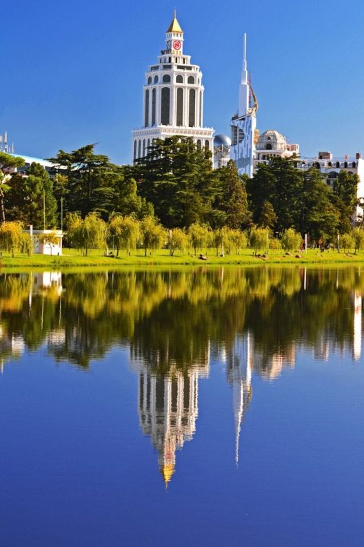 تور باتومی پاییز ۱۴۰۳