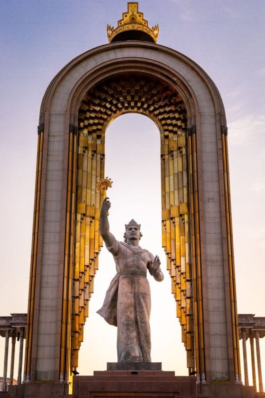 تندیس اسماعیل ساسانی سفر به دوشنبه